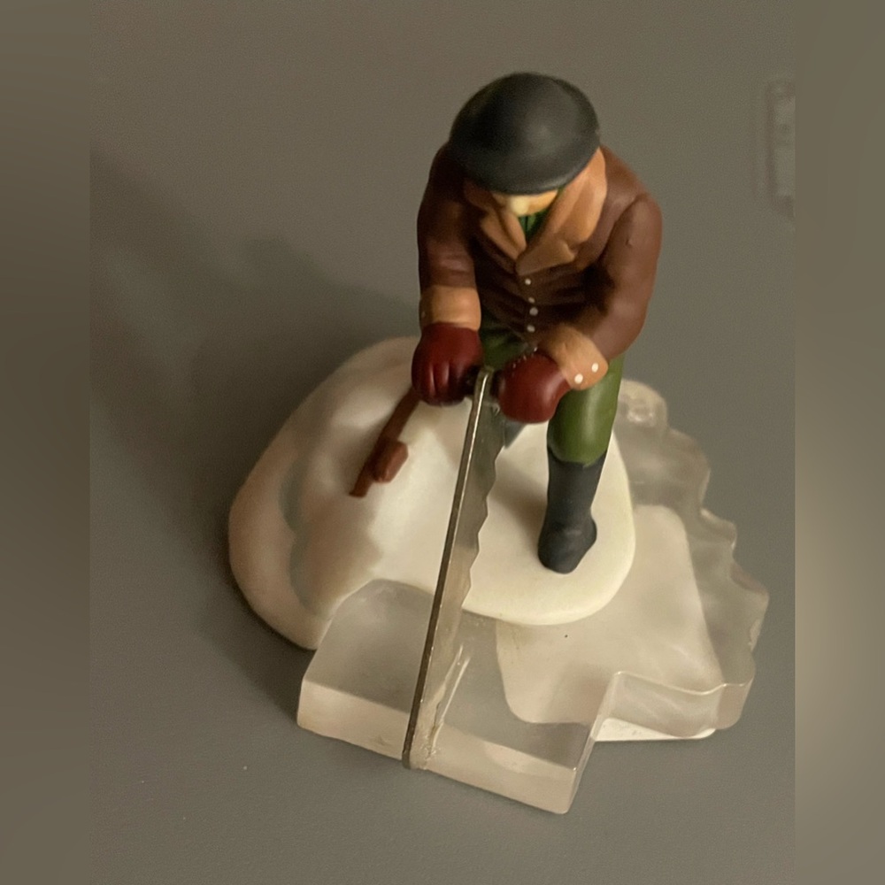Dept 56 Heritage Village Blue Star Ice Harvesters # 5650-2 Handpainted Man W/Saw